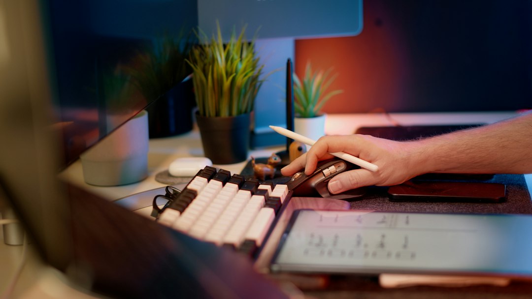 一条与工业气体无关的搜索词“新漫游大厅怎么买房卡金榜财经”混进报警检索,